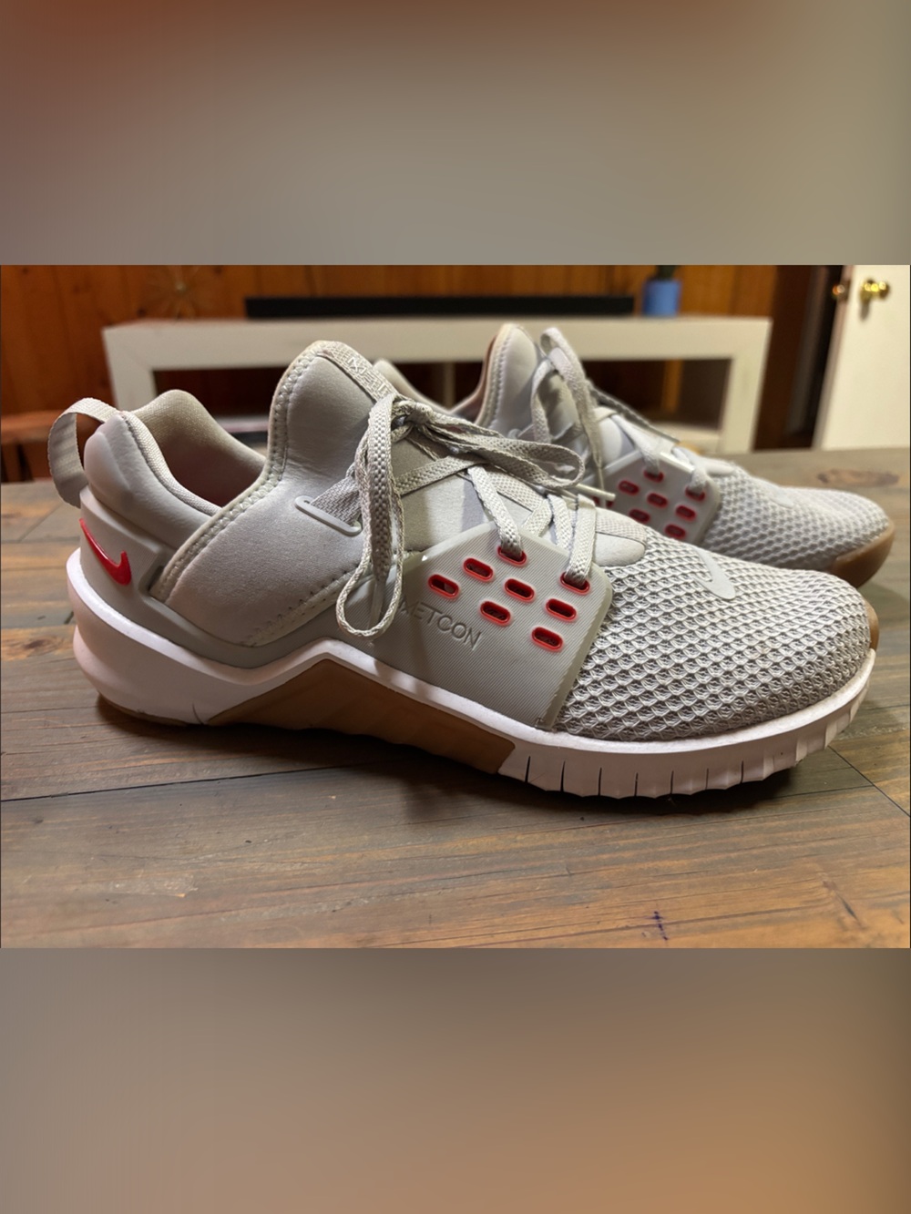 Nike Men’s Light Gray Athletic Trainers with Pink Accents